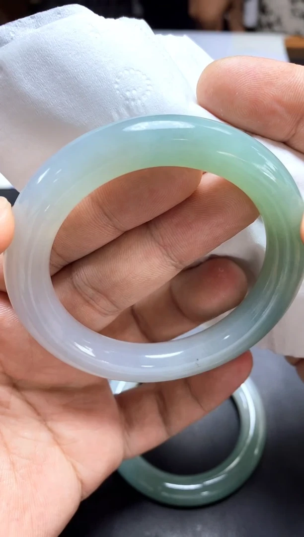 未镶嵌手镯翡翠手镯