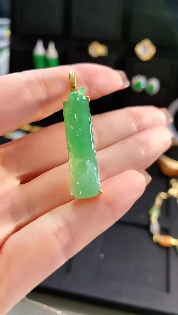 【闪购商品】翡翠颈饰18K金镶嵌吊坠