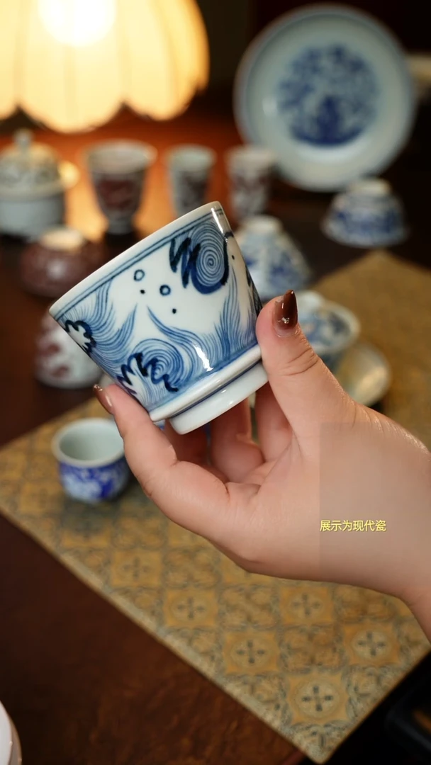 青花海涛纹主人杯