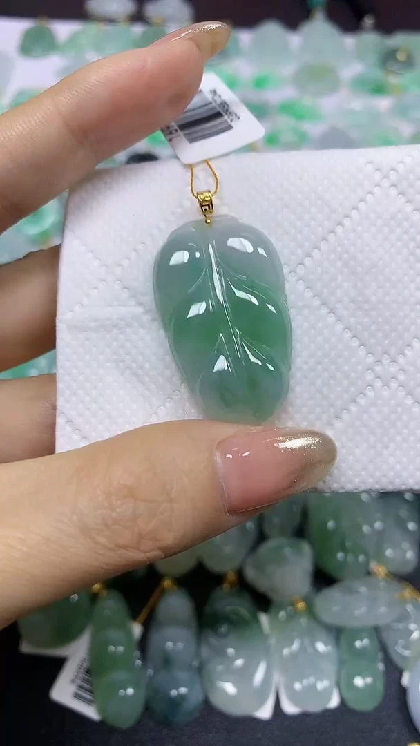 颈饰18K金镶嵌翡翠天然翡翠A货