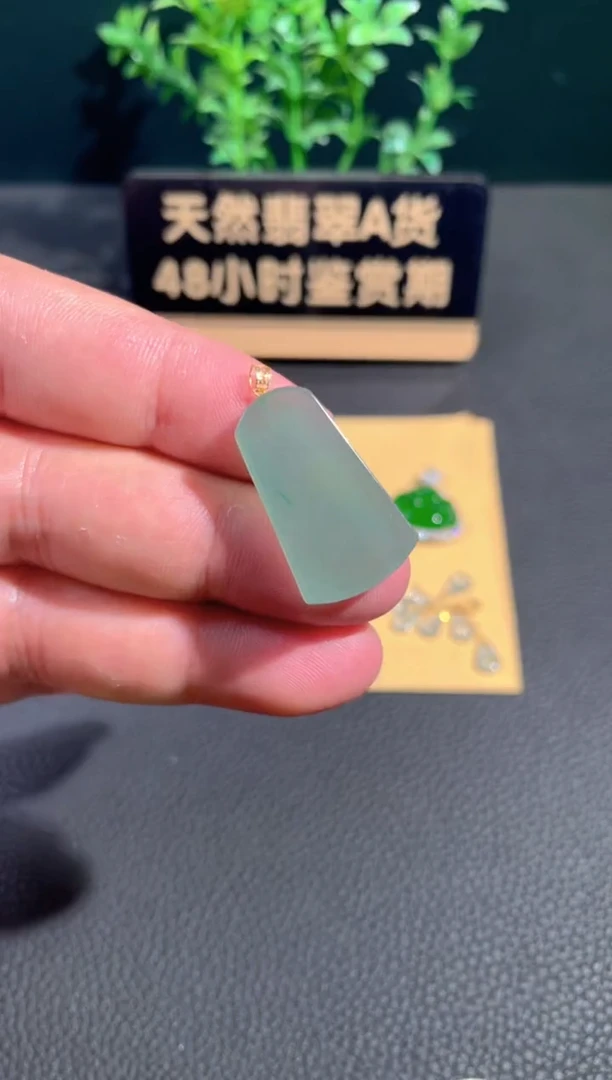 颈饰18K金镶嵌翡翠翡翠