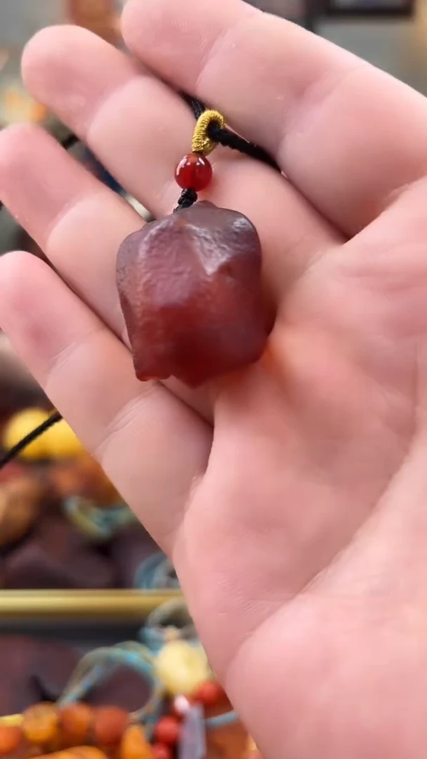 未镶嵌颈饰琥珀吊坠