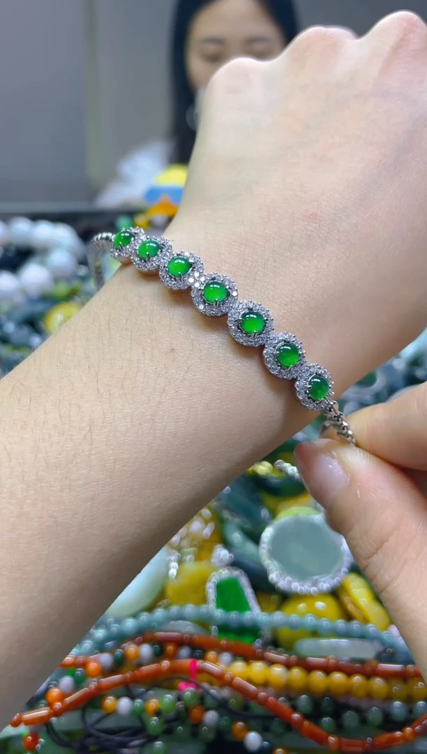 翡翠未镶嵌颈饰/C/翡翠A货，一件也是批发价