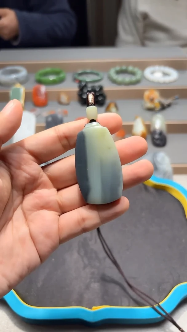 颈饰未镶嵌和田玉三色无事牌