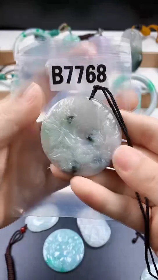 颈饰未镶嵌翡翠天然翡翠吊坠挂件