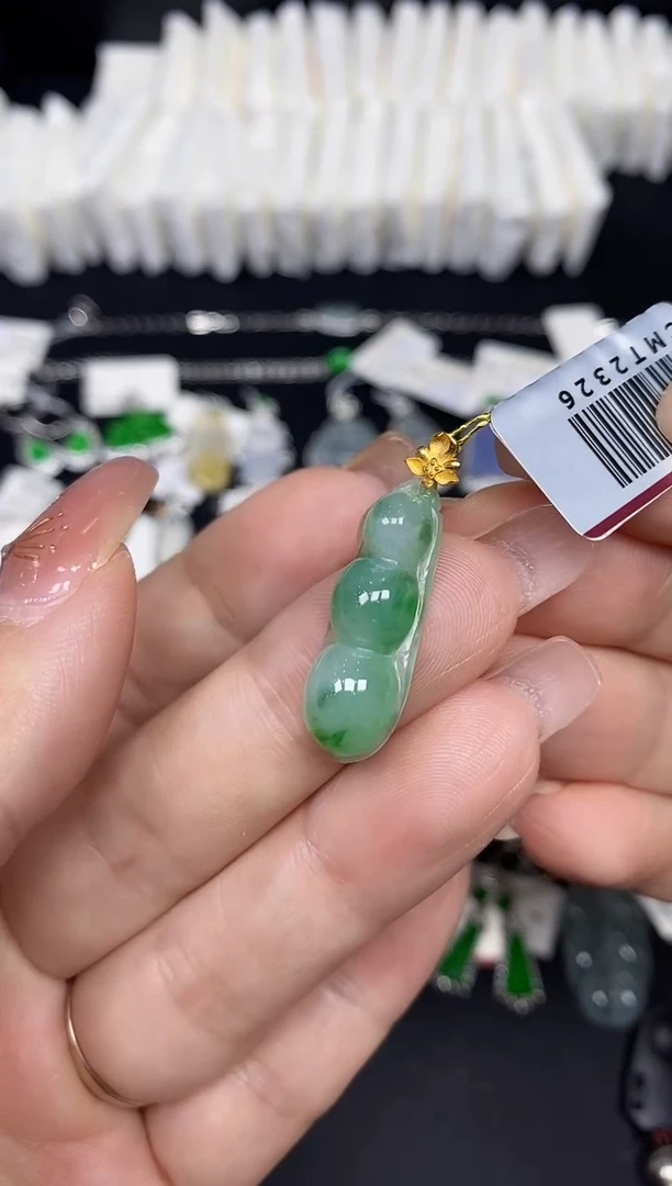 吊坠(不含链)18K金镶嵌翡翠豆子18K金扣镶嵌@@CMT2326