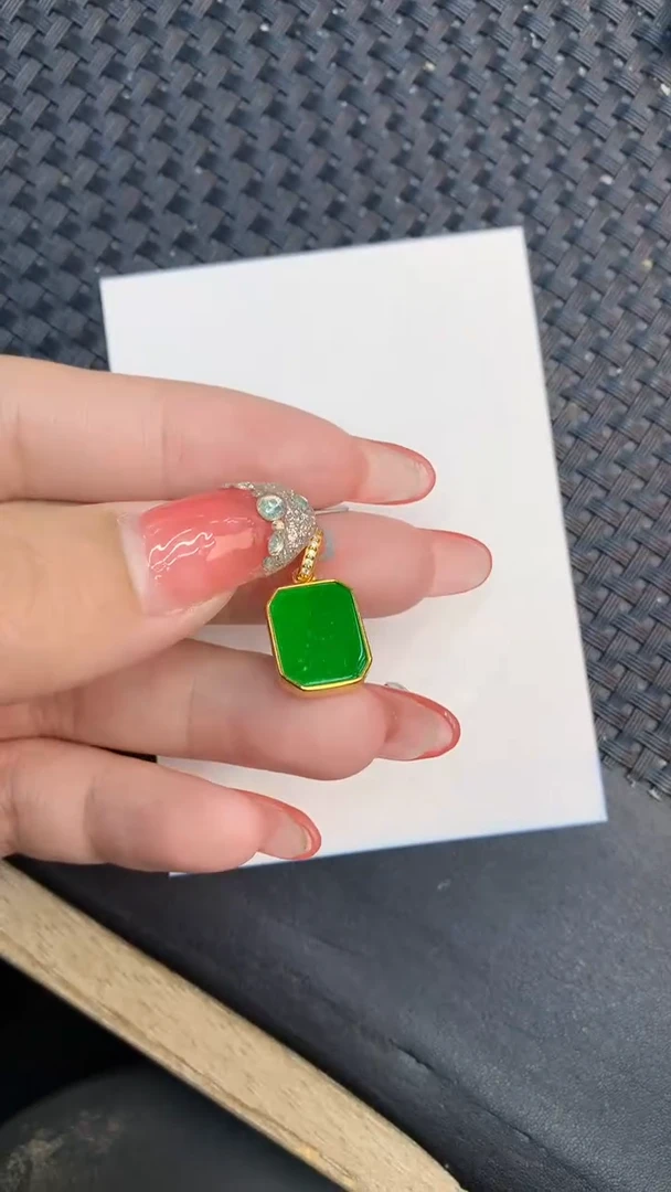 颈饰未镶嵌翡翠1