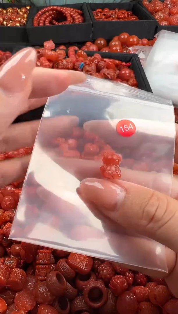 南红玛瑙未镶嵌颈饰1