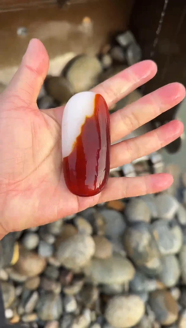 未镶嵌和田玉（糖玉）挂件枣红皮