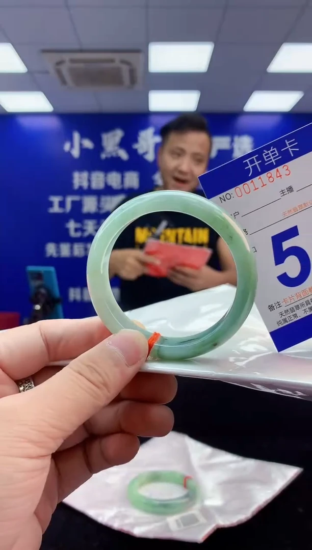 翡翠手镯未镶嵌3天然A货缅甸翡翠默认有瑕