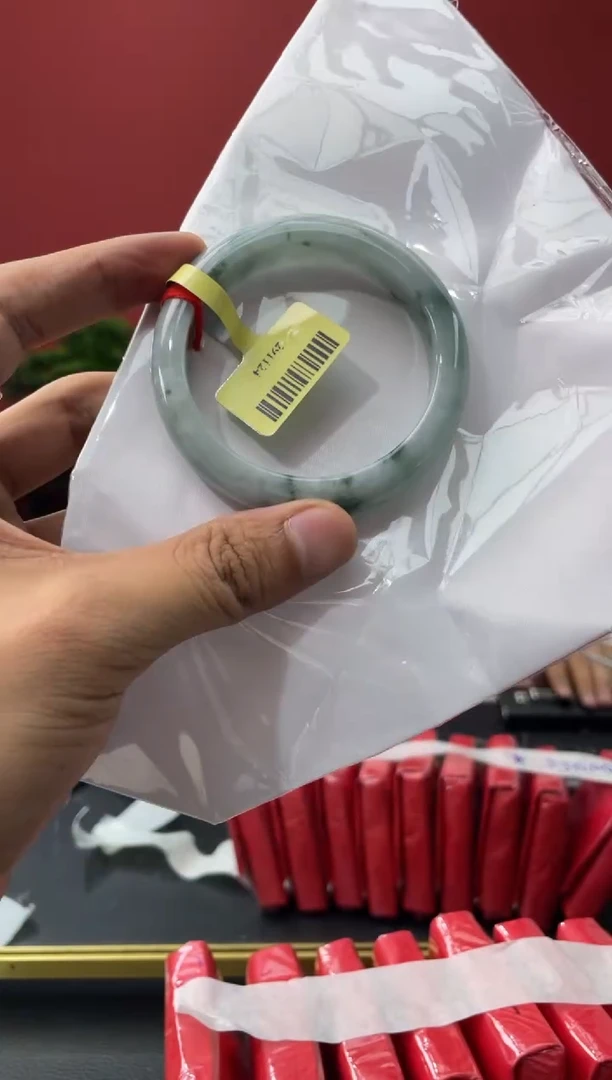 未镶嵌手镯翡翠5
