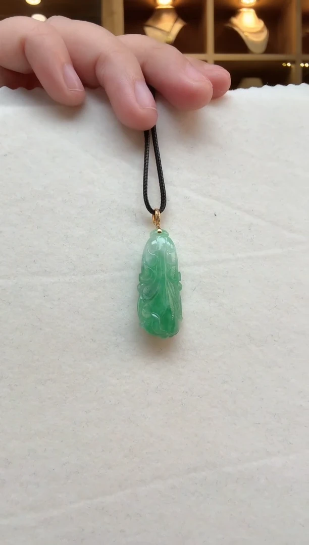 颈饰18K金镶嵌翡翠挂件