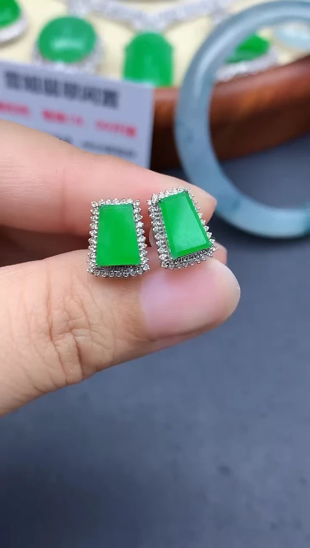 18K金镶嵌翡翠耳饰438-中国好珍宝