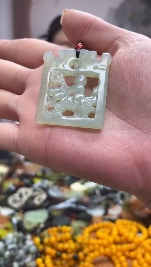 未镶嵌岫玉吊坠·