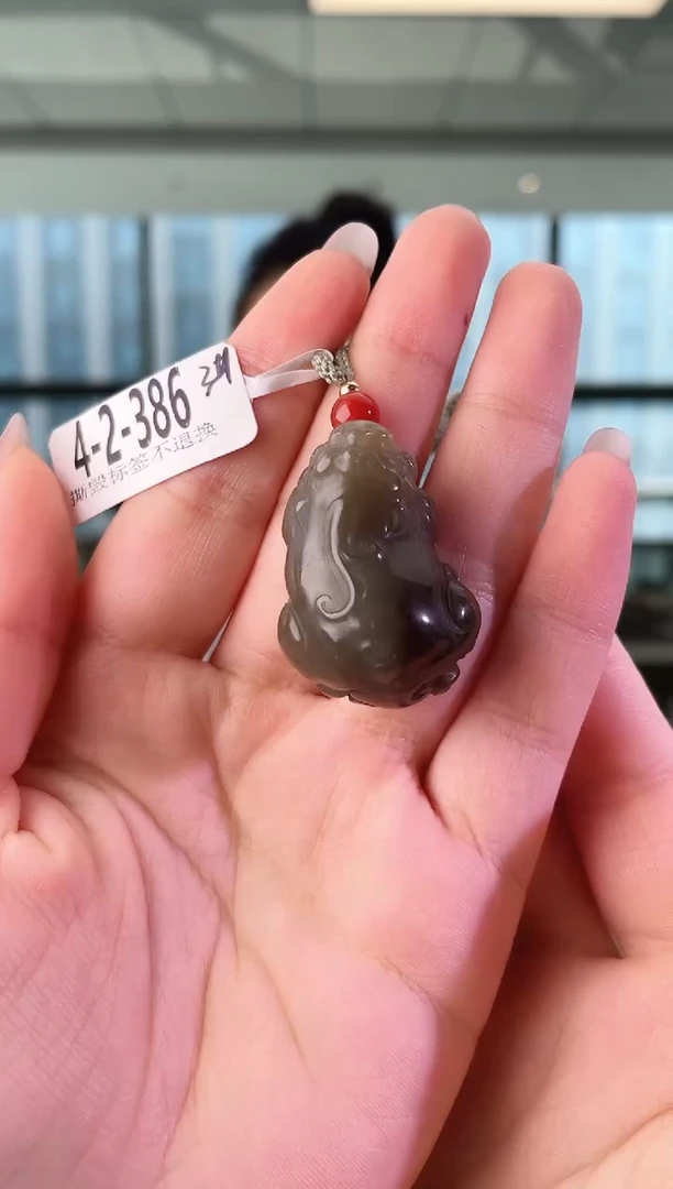 颈饰未镶嵌和田玉貔貅 386