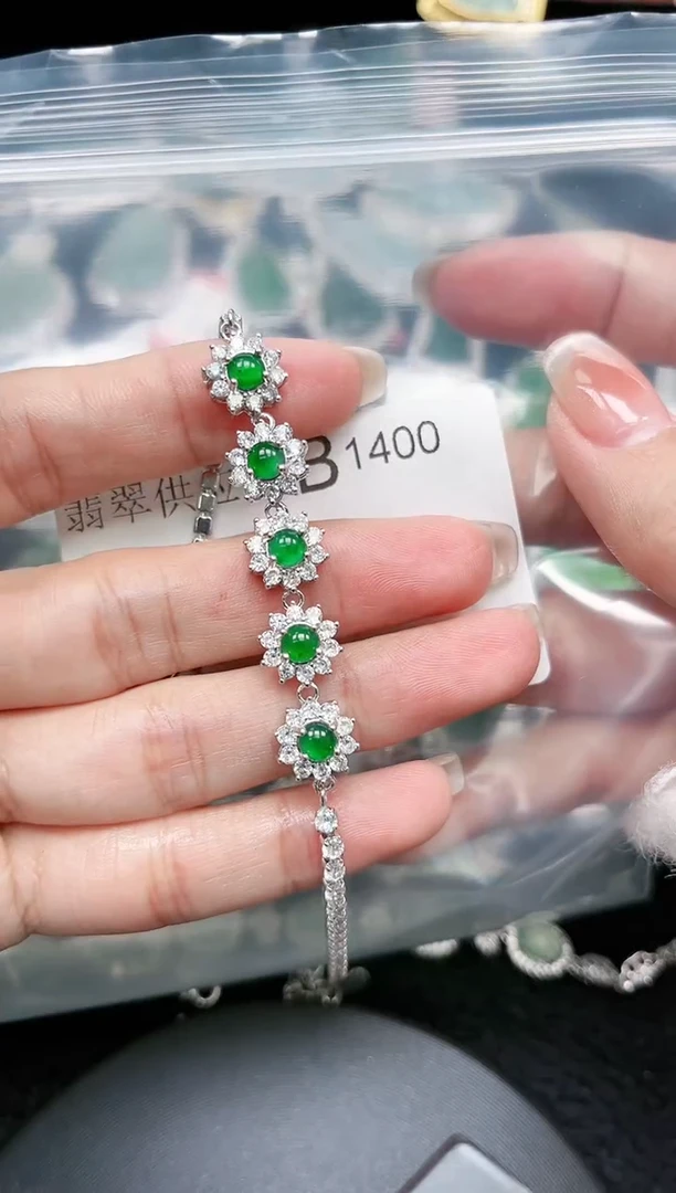 【闪购商品】翡翠颈饰未镶嵌赠皮绳1400