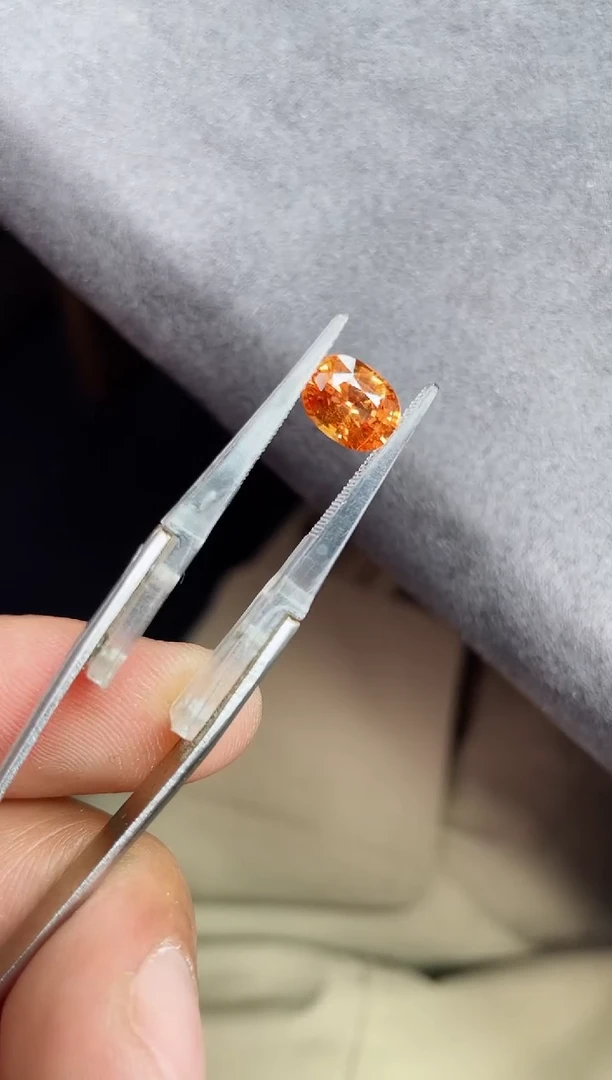 未镶嵌裸石石榴石（芬达石）2.9ct