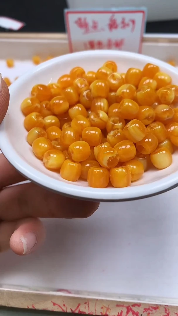 裸石蜜蜡未镶嵌A1625 鸡油黄蜜蜡老型7*8mm25个9.9元