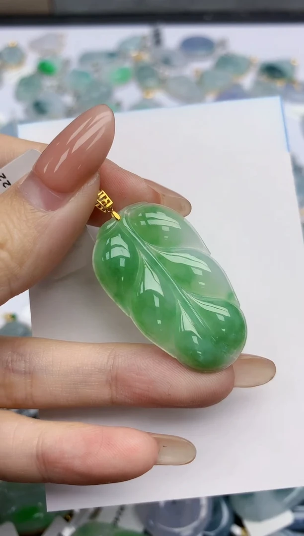 【闪购商品】翡翠挂件18K金镶嵌天然翡翠A货