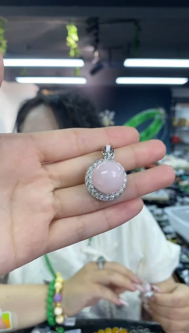 未镶嵌颈饰水晶多样性发其一颜色微差