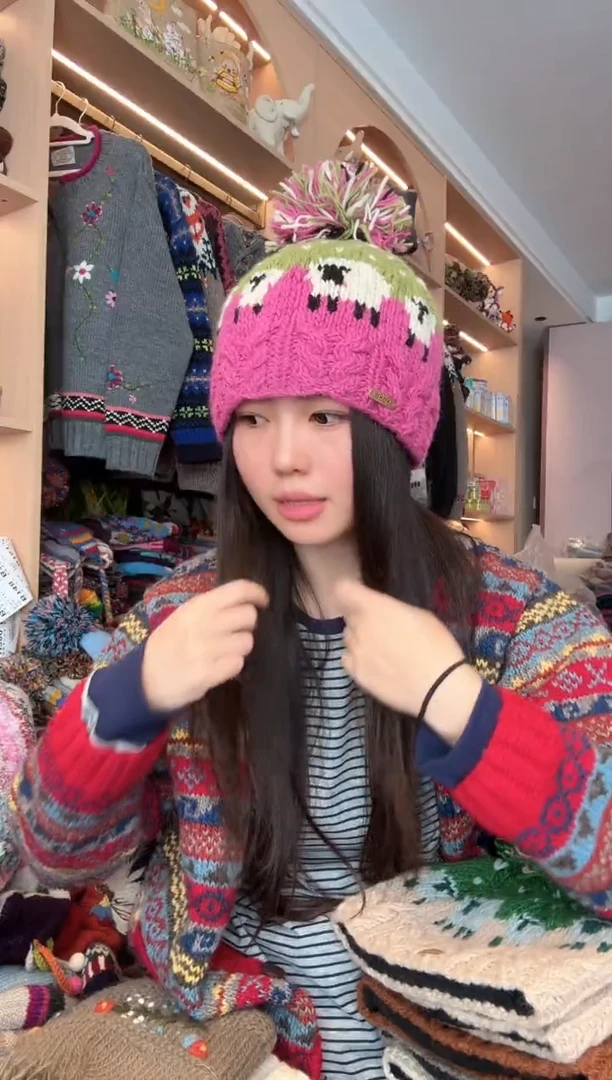 羊毛草莓小羊帽