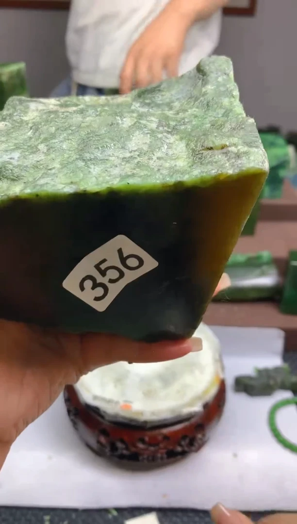 和田玉（碧玉）未镶嵌珠宝半成品356