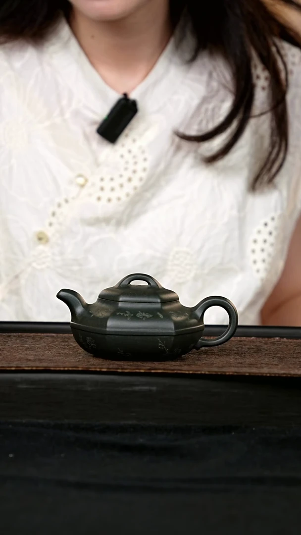 茶壶紫砂全手六方线圆220cc 一物见春