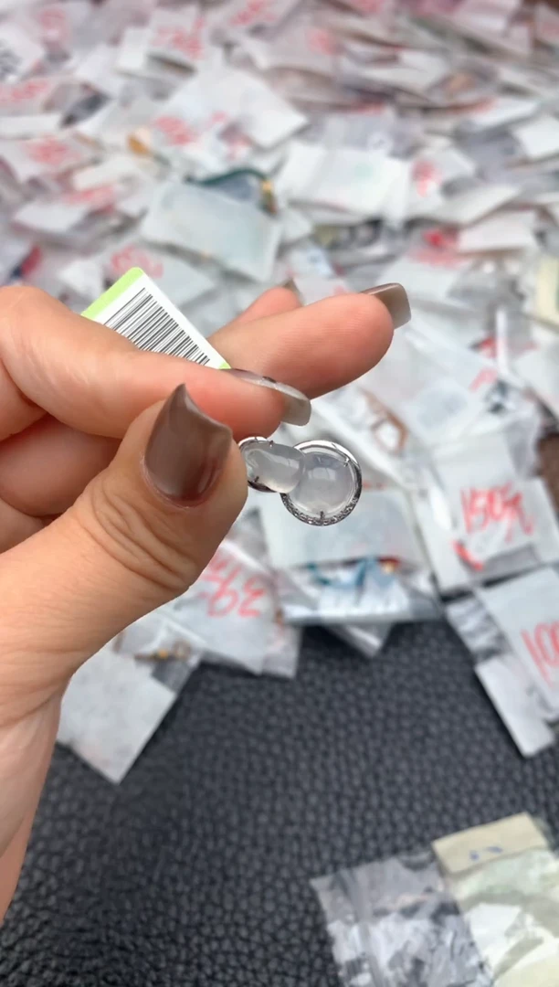 18K金镶嵌挂件翡翠—