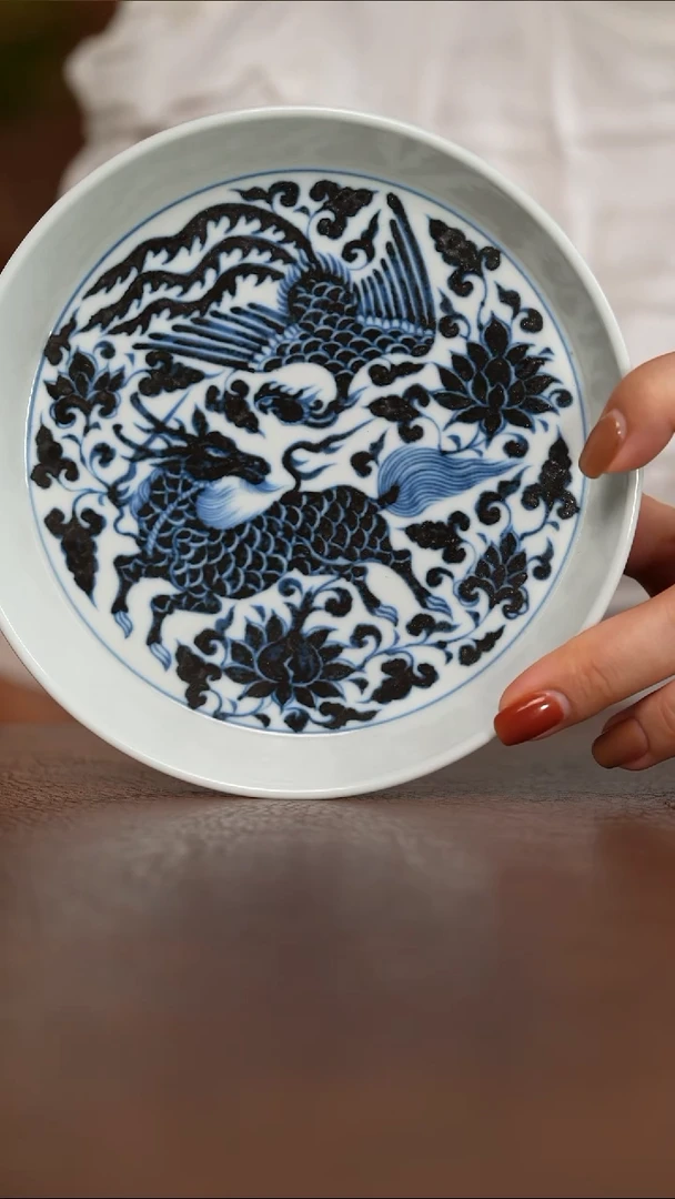 元青花麒麟追凤壶承