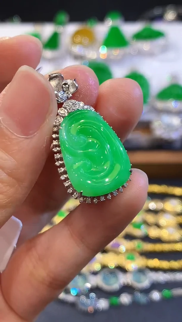 翡翠18K金镶嵌吊坠(不含链)L多样性发其一