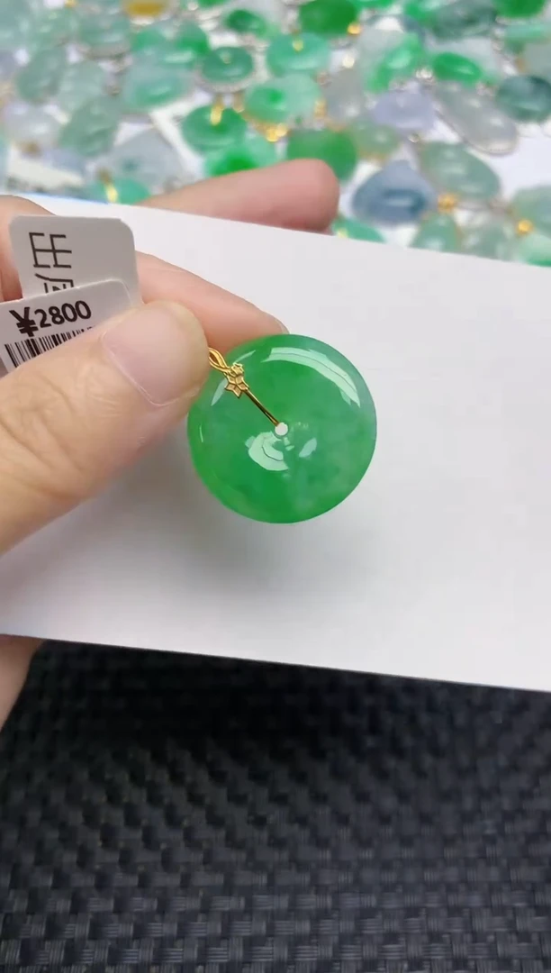 翡翠18K金镶嵌颈饰天然翡翠A货