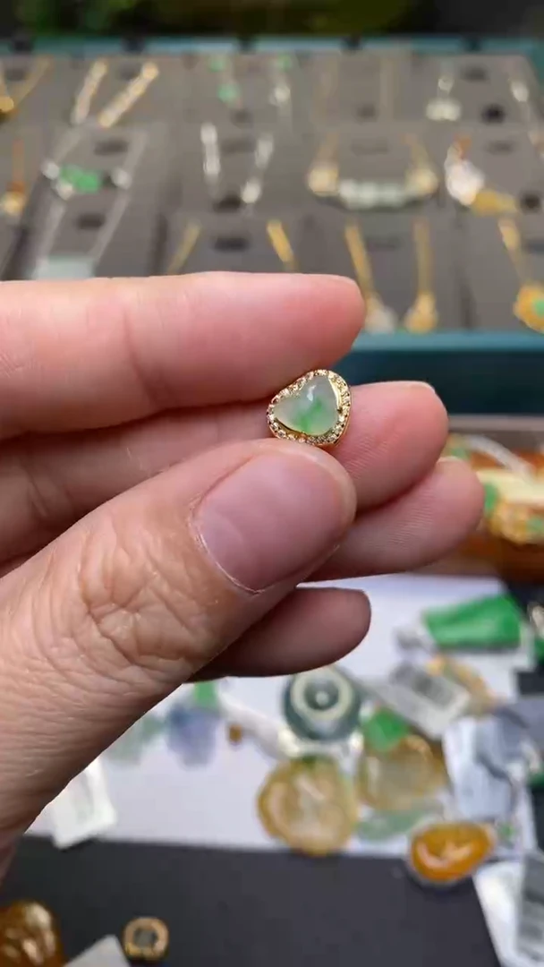 颈饰18K金镶嵌翡翠请****⌓净货34198