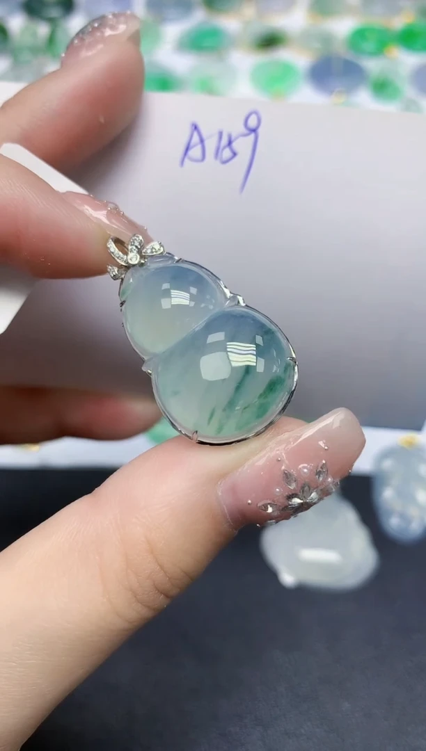 颈饰18K金镶嵌翡翠天然缅甸翡翠A货翡翠百元以上9元证书费自理