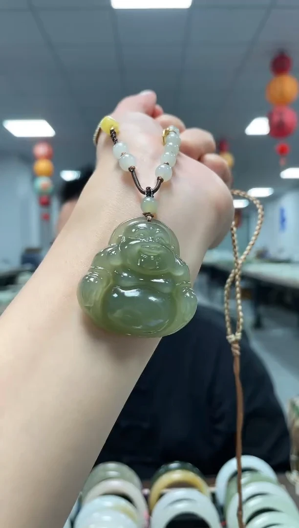颈饰未镶嵌和田玉沙枣青佛公挂件一件40mm