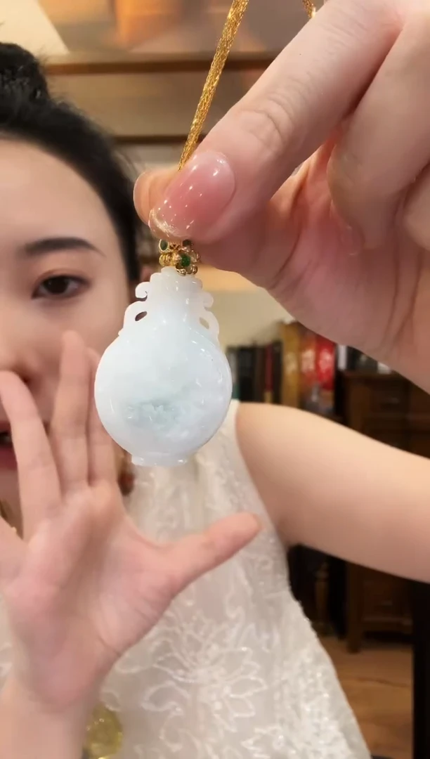 翡翠未镶嵌颈饰国风