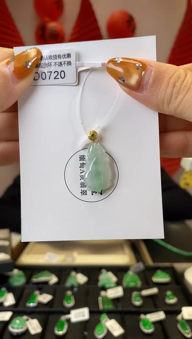 【闪购商品】翡翠颈饰18K金镶嵌D0720 玉兔 含运营费