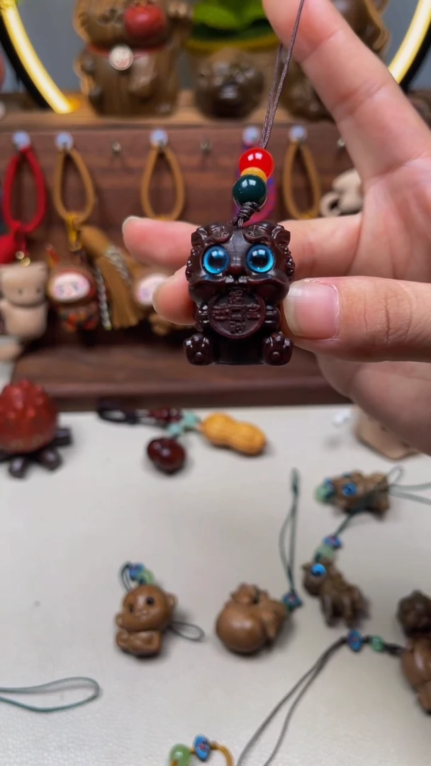 檀香木紫檀吞金兽挂件