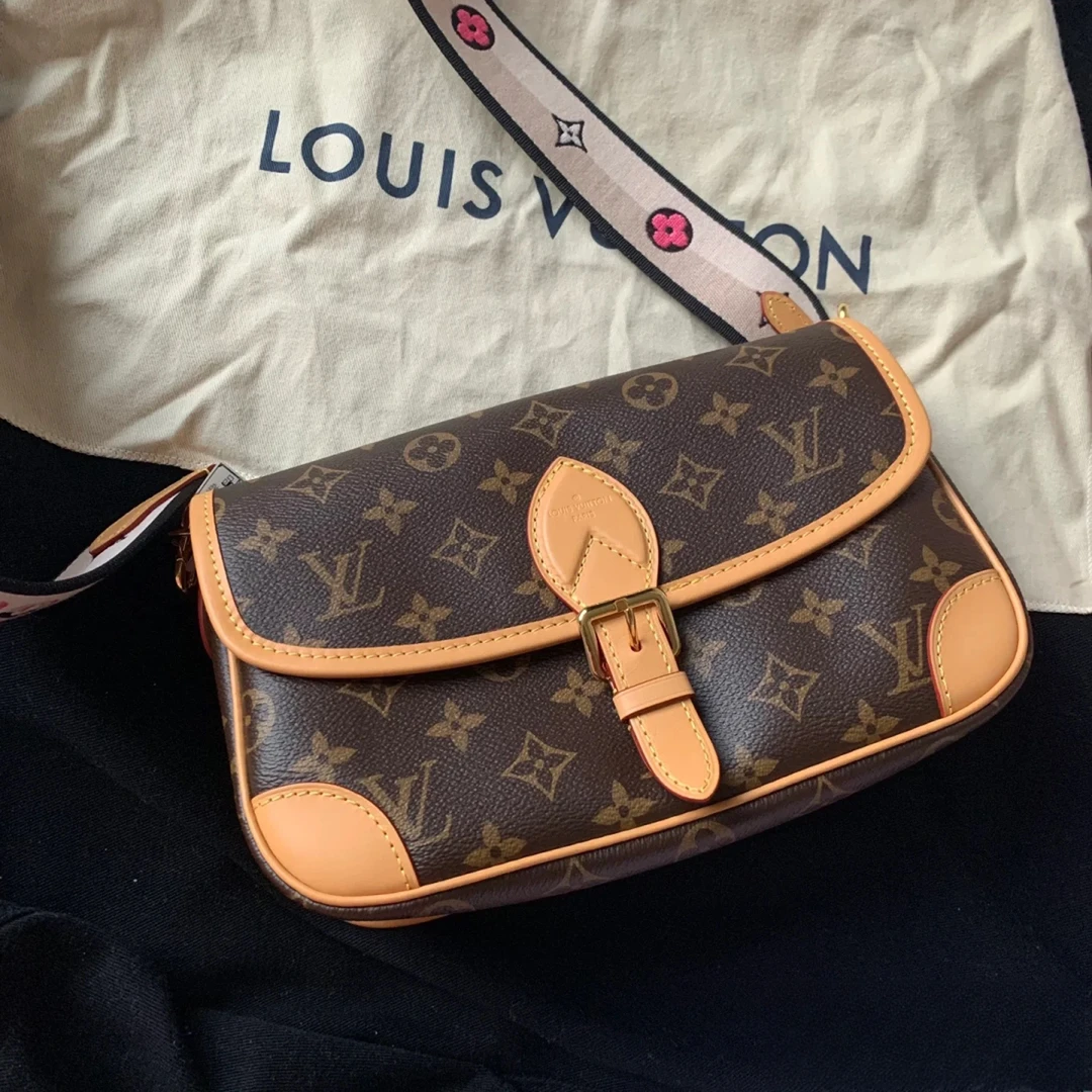 99新 LouisVuitton/路易威登 新款经典老花法棍包单肩包黑肩带