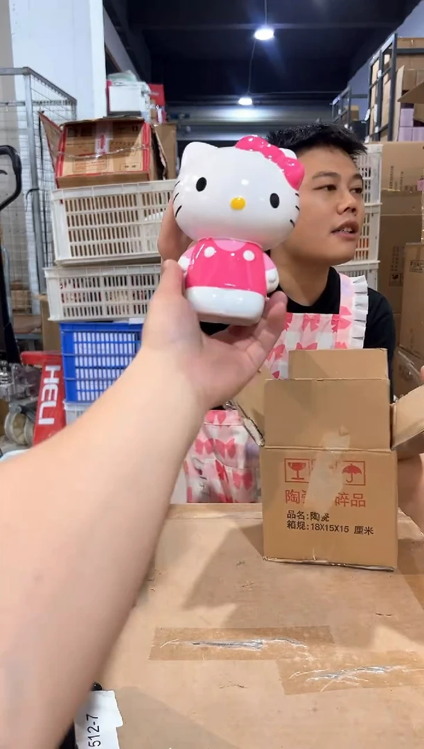 瓷片粉色kt猫笔筒