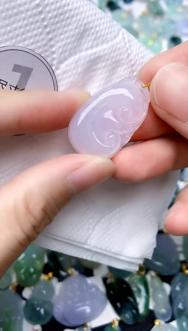 颈饰18K金镶嵌翡翠天然A货翡翠