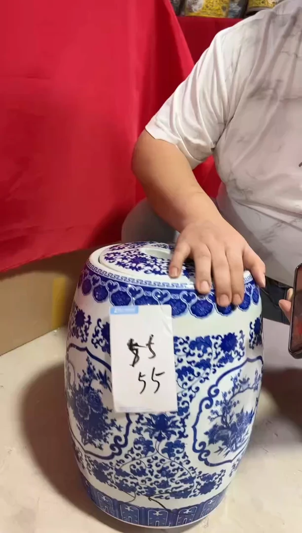 瓷片景德镇缠枝莲四面开窗30斤米缸微瑕
