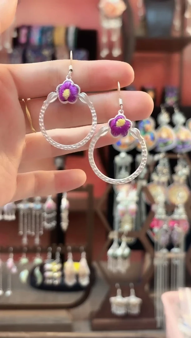 织绣云织谣老绣饰品  77