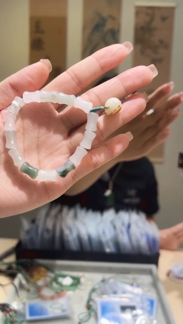 合金手链石英质玉（天山翠）多***?竹节手串赠玉髓平安扣