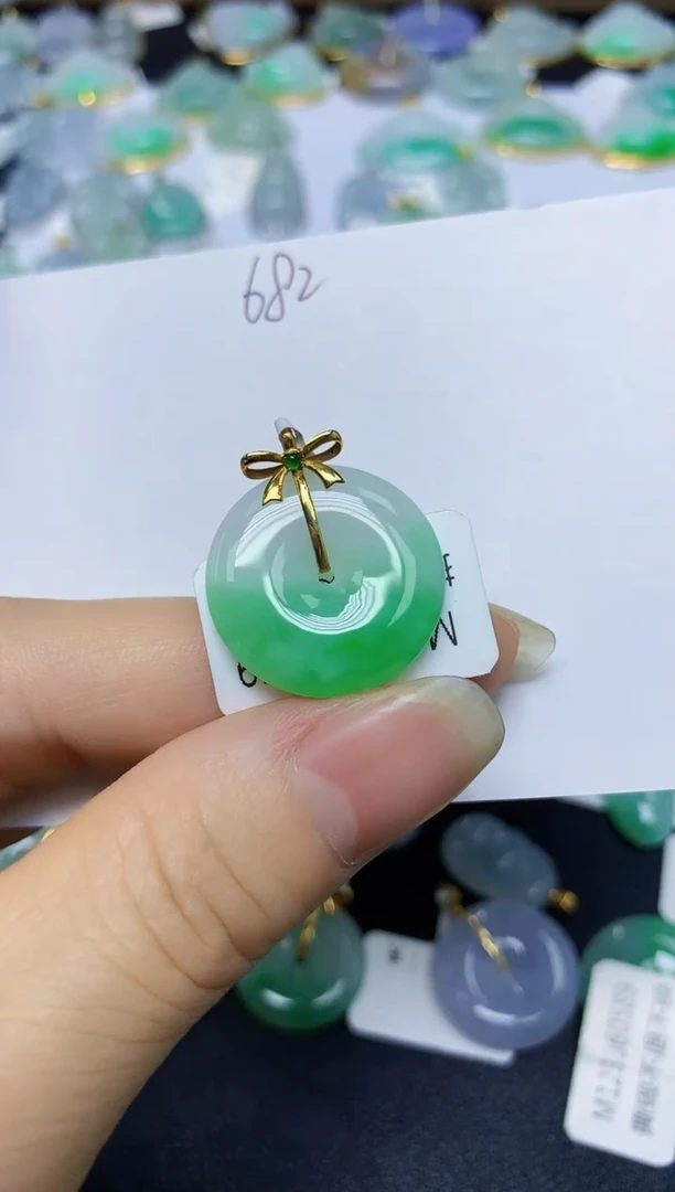 翡翠18K金镶嵌颈饰 天然翡翠A货