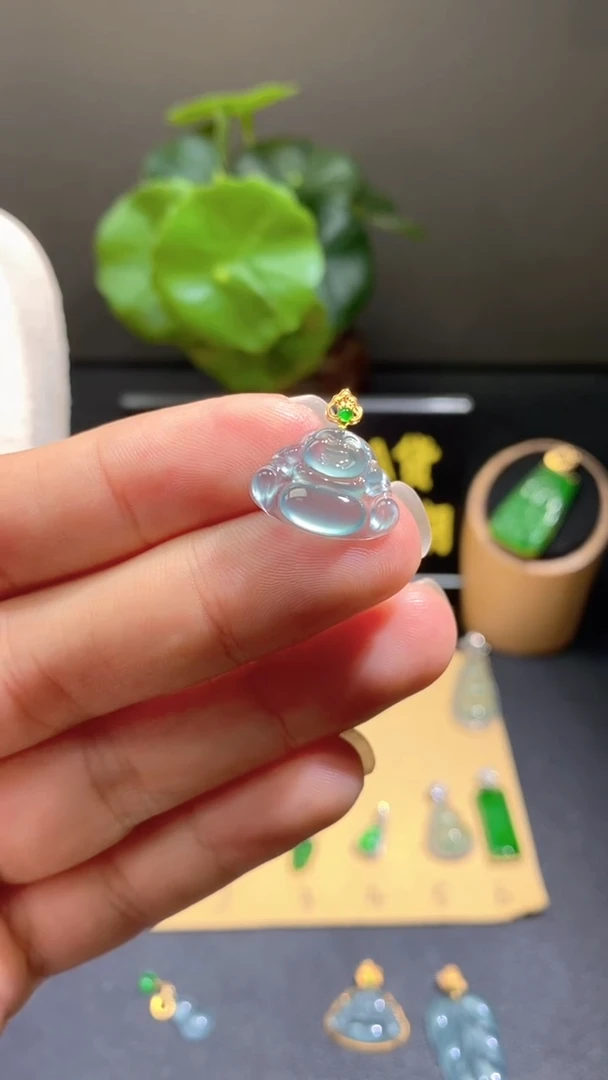 颈饰18K金镶嵌翡翠翡翠A货