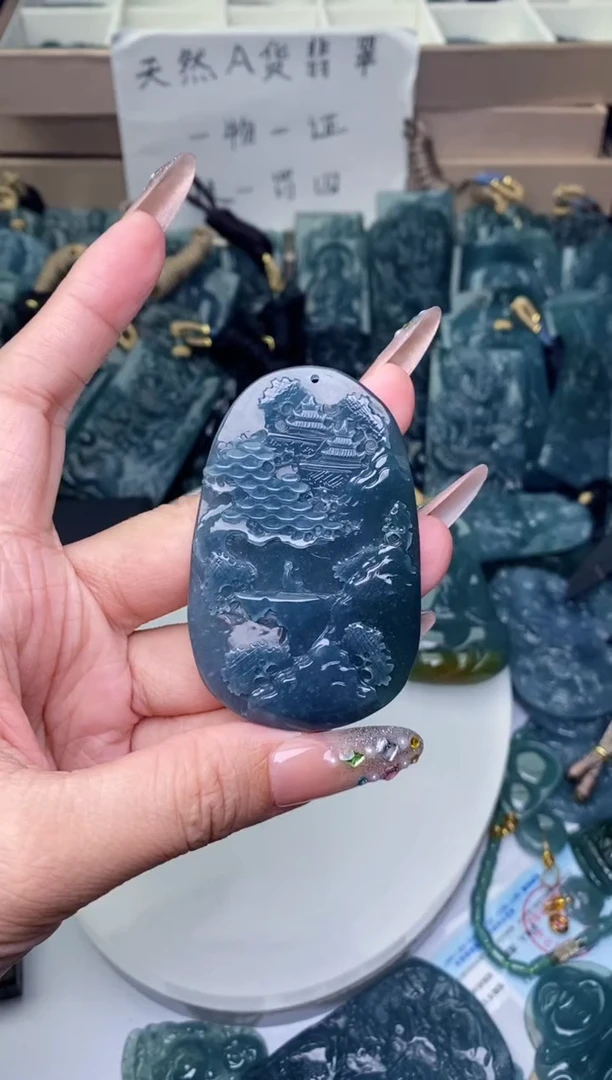颈饰未镶嵌翡翠