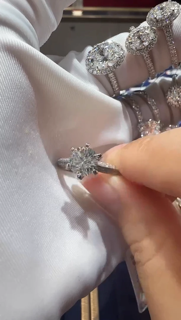 铂Pt950镶嵌合成钻石半壁江山