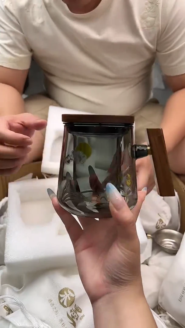 烟灰色办公杯