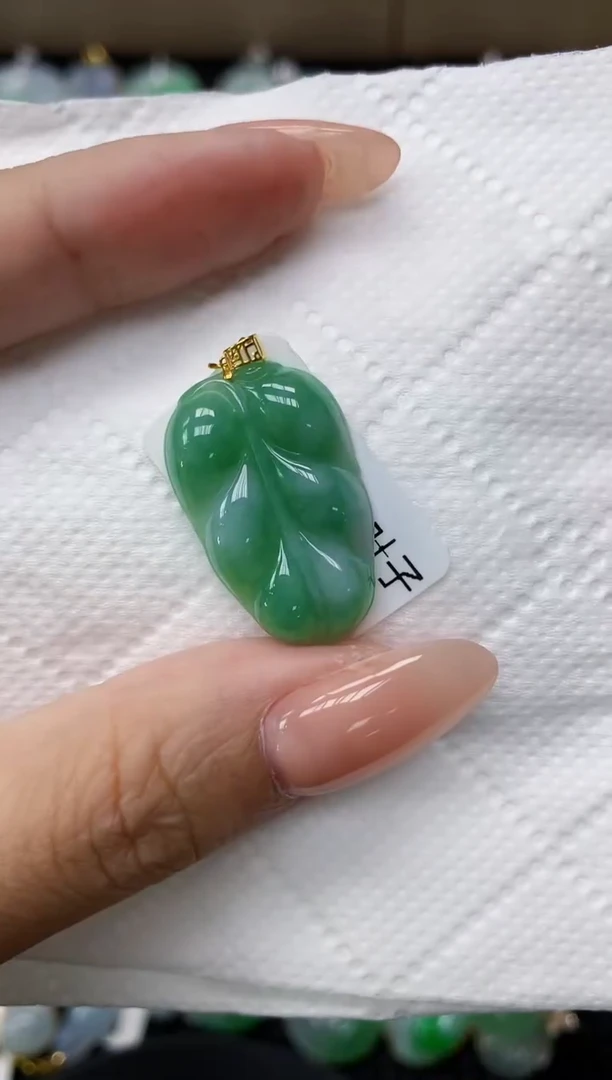 颈饰18K金镶嵌翡翠11111111111