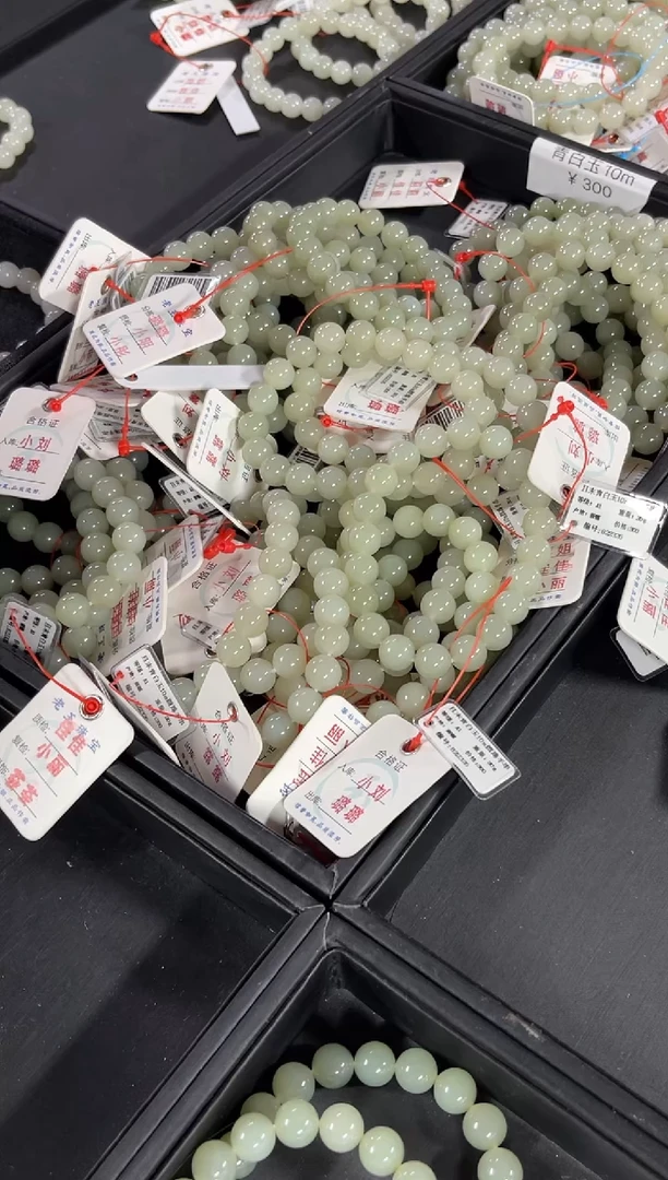 未镶嵌手串和田玉卡10且末青白 圆珠 多样性发一